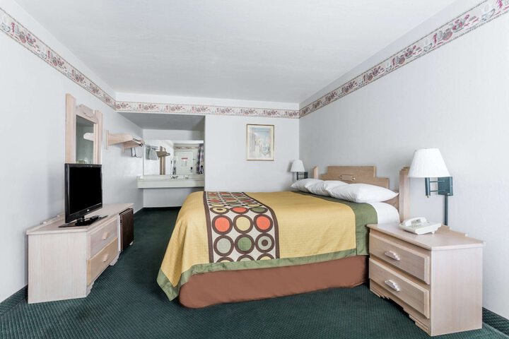 Room 4 of 15