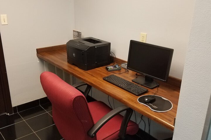 Business Center 68 of 71