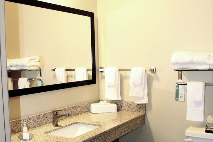 Cobblestone Hotel & Suites – Devils Lake