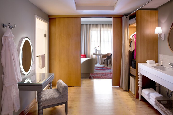 Room 12 of 64