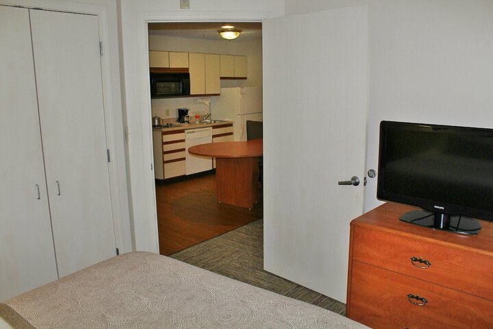 Room 33 of 42