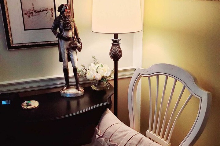 Room 27 of 72