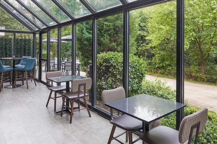 Hotel Exterior 27 of 28