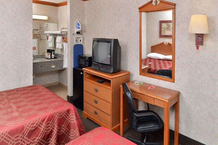 Room 10 of 14