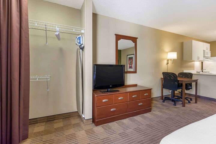 Room 13 of 31
