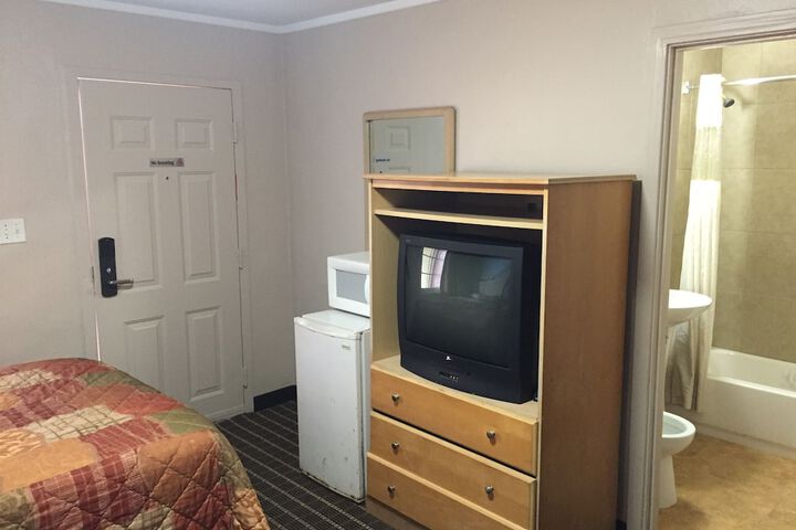 Room 3 of 6