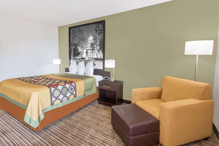 Room 16 of 34