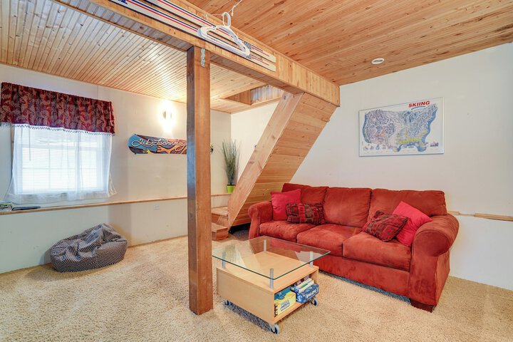 Snoqualmie Pass Cabin w / Deck: Walk to Ski Lift