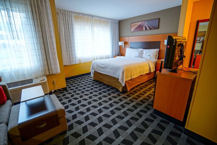 Room 13 of 38