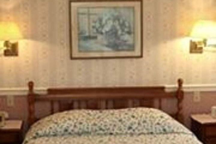Room 11 of 24