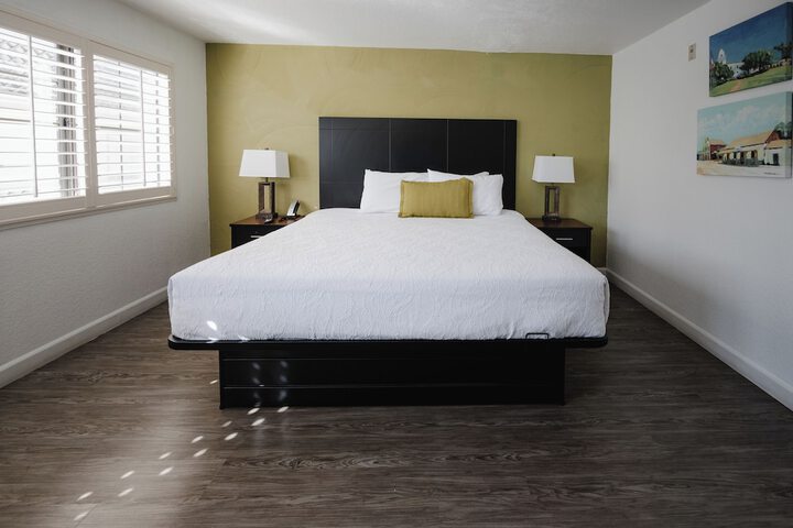 Room 25 of 40