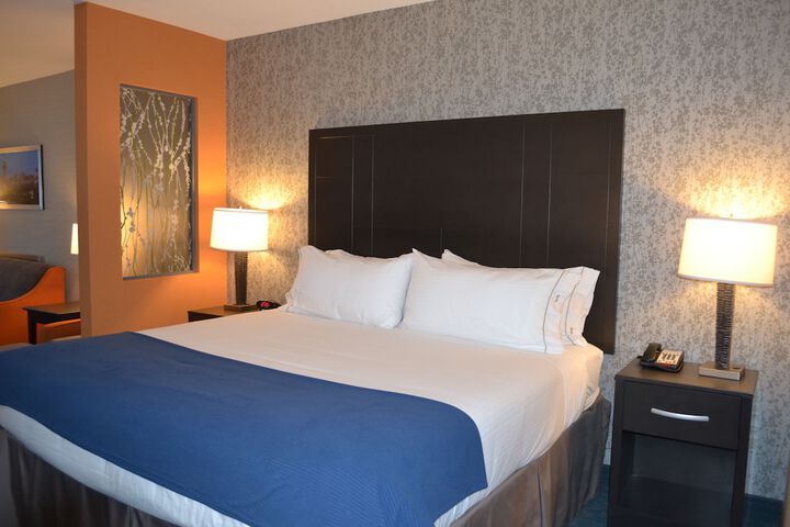 Room 3 of 16