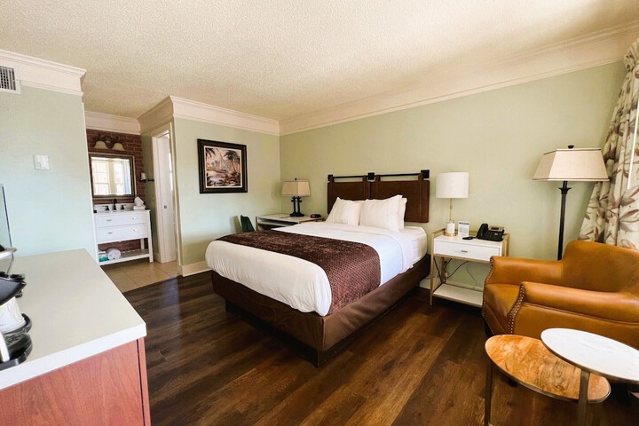 Room 8 of 17