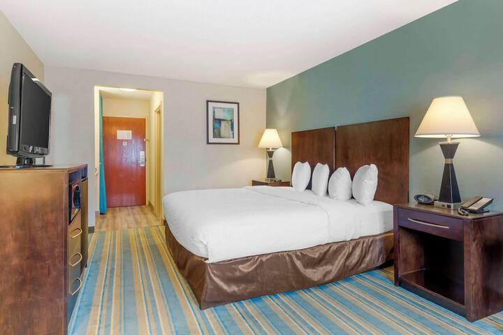 Room 10 of 40