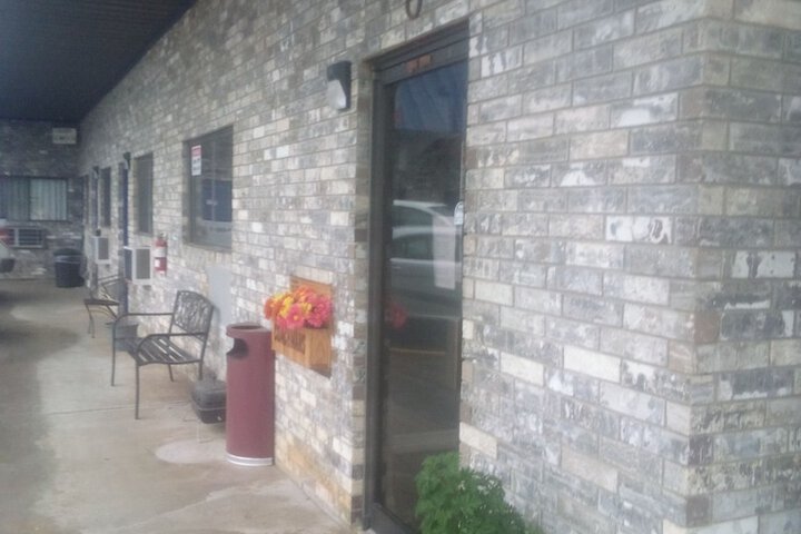 Coachmans Inn & Suites