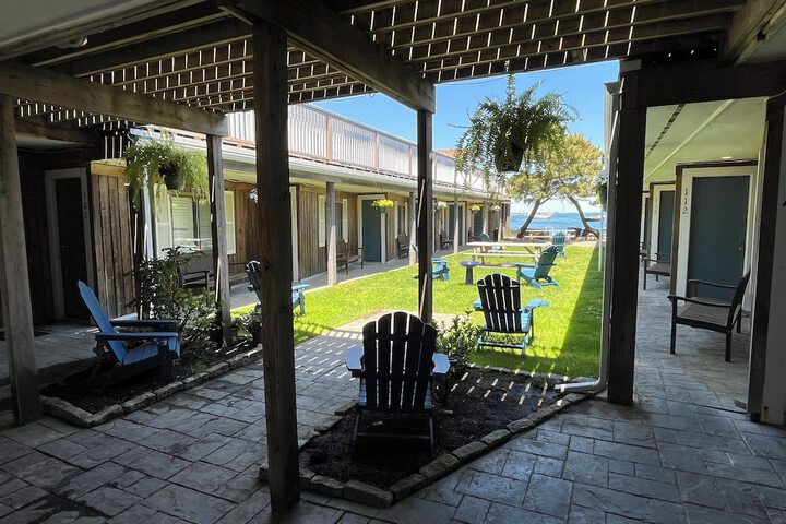 Hotel Exterior 227 of 231