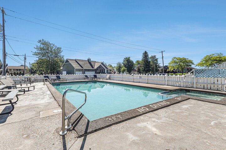 Snyders Shoreline Inn