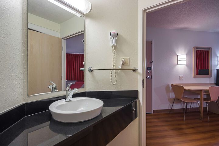 Room 21 of 33