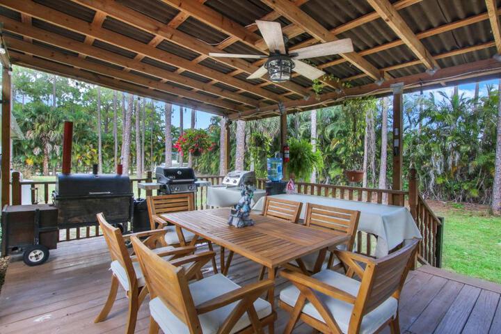 Private Tropical Paradise Guesthouse!