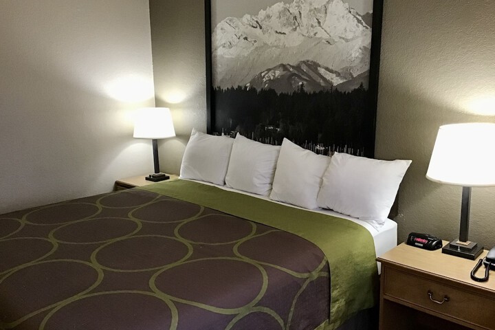 Room 17 of 27