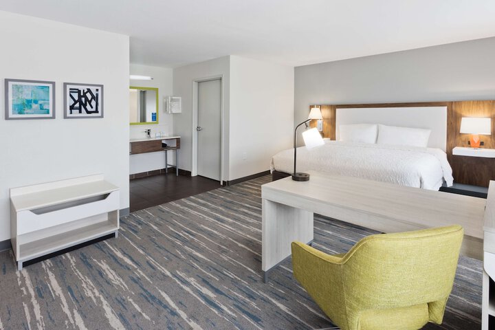 Room 13 of 36