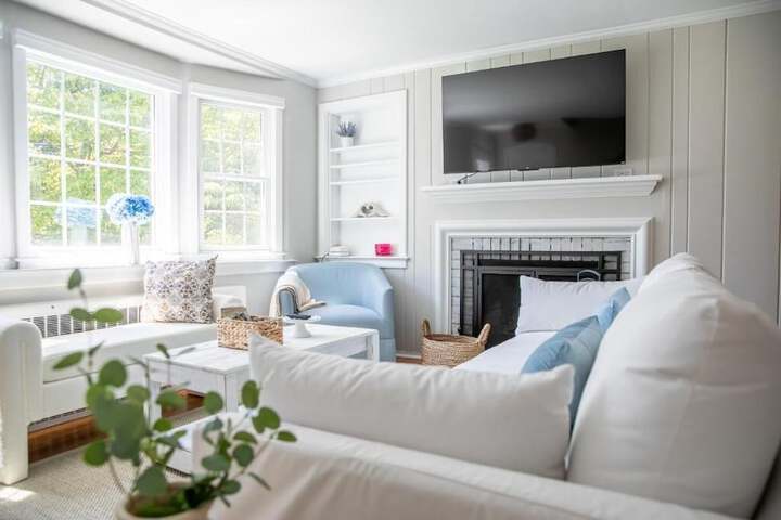 Family Cottage with 4 King Beds