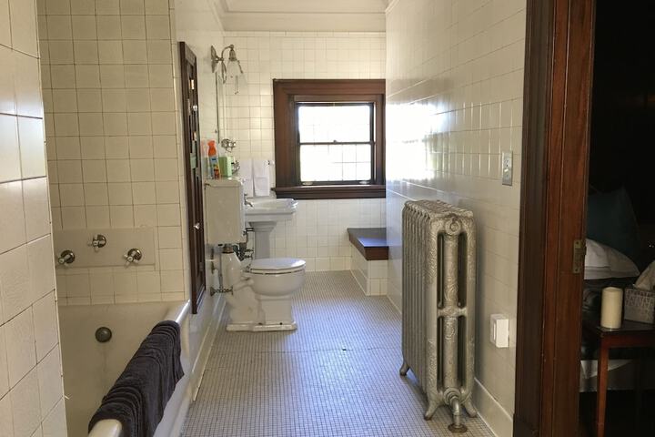 Room 11 of 23