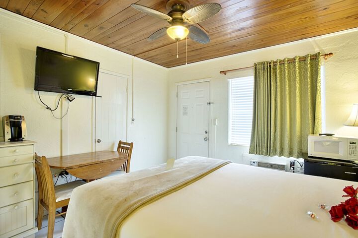 Room 32 of 43