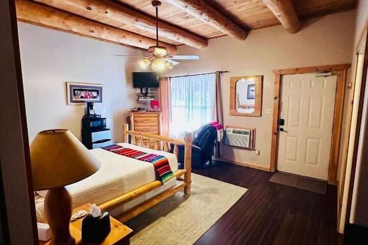 Room 27 of 38