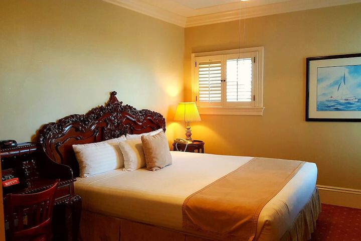 Room 44 of 49
