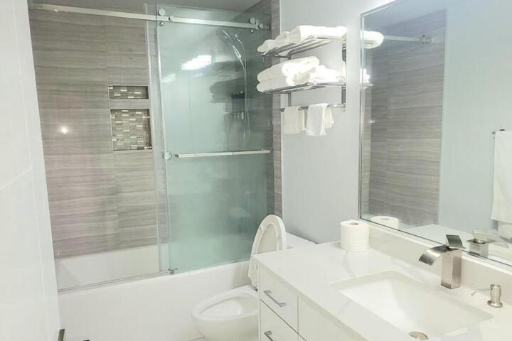 Stunning Ocean View Modern 1 BDR Private Entry Suite