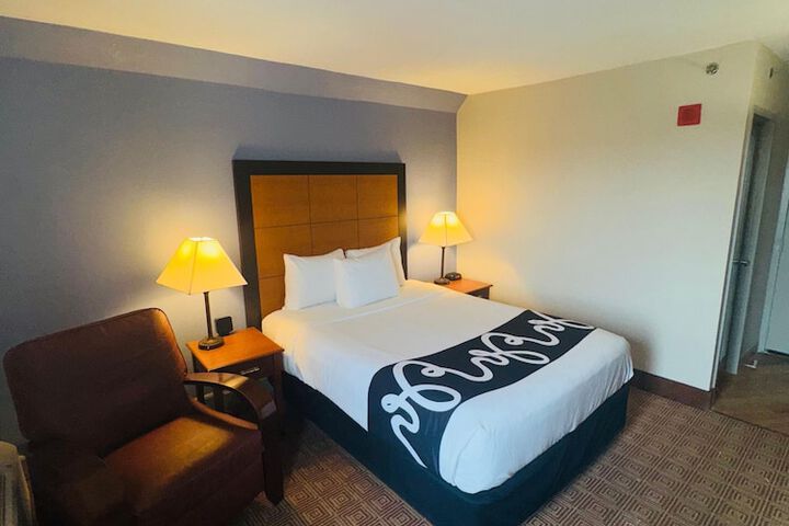 La Quinta Inn & Suites by Wyndham Stamford / New York City