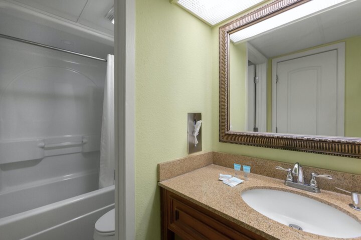 Room 16 of 35
