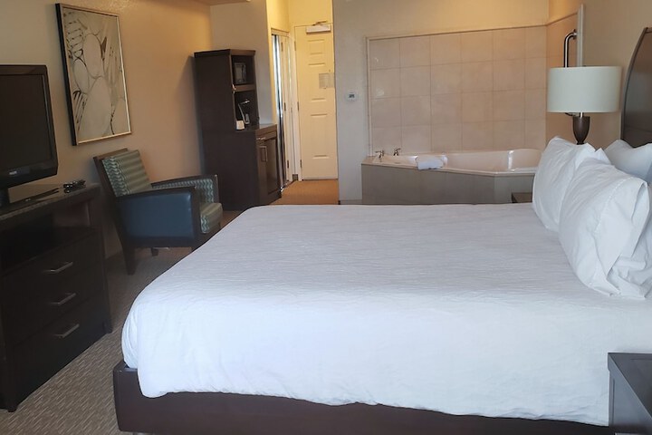 Room 33 of 70