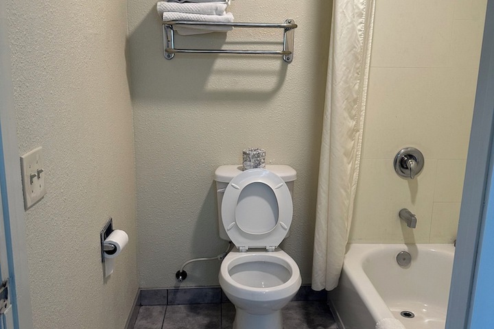 Room 30 of 33