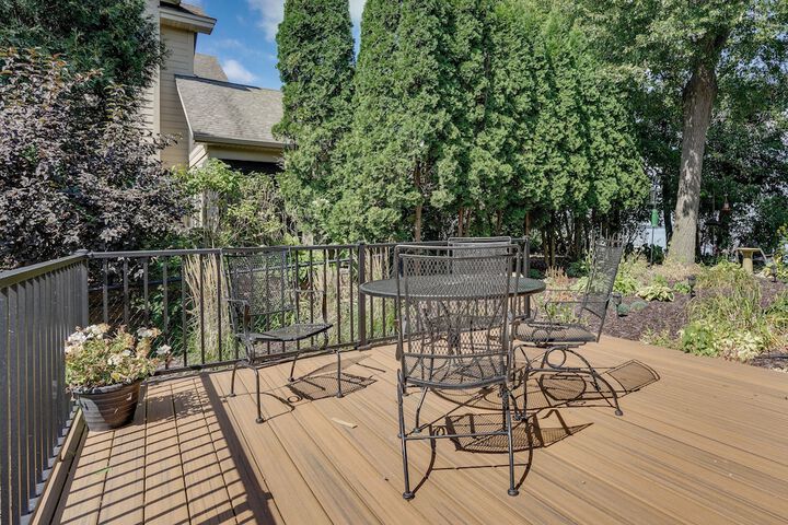 Lakefront Chippewa Falls Haven w / Private Deck!