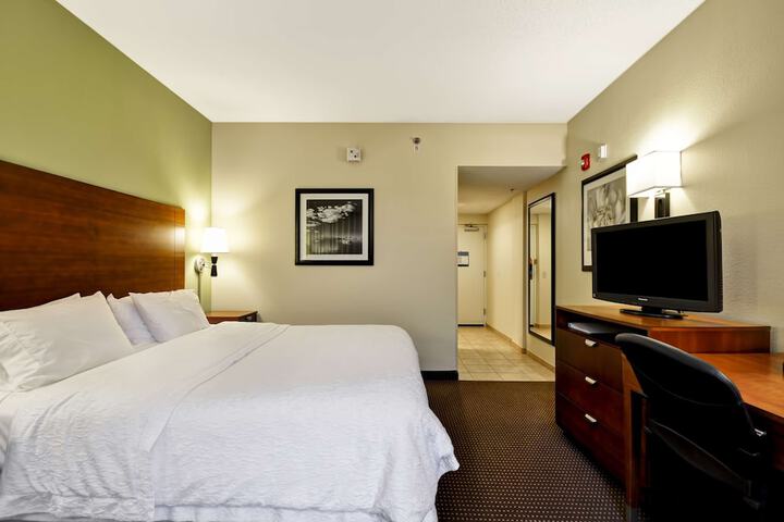 Room 17 of 38