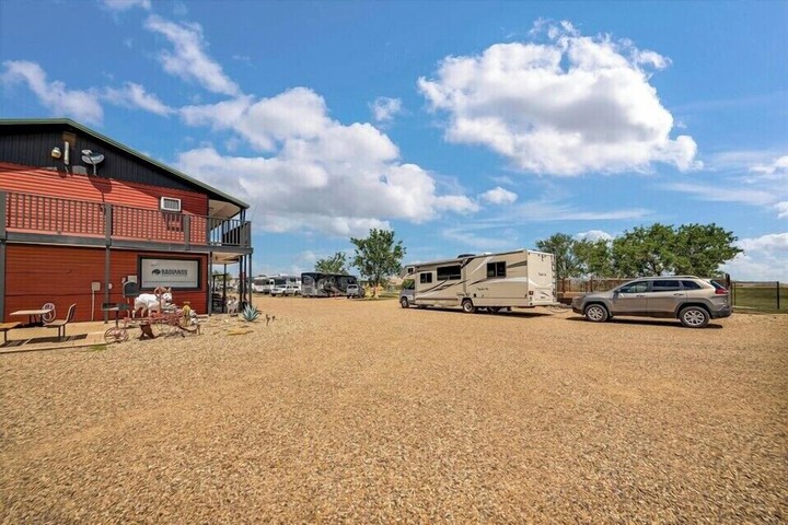Badlands Hotel and Campground