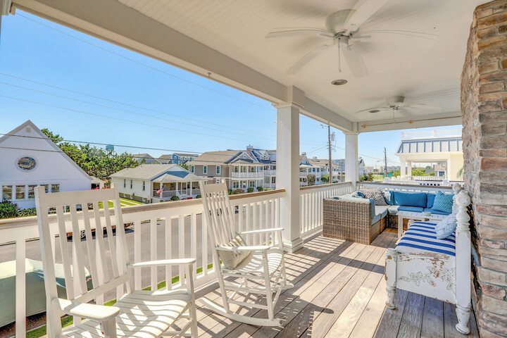 Spacious Avalon Beach House - 2 Blocks to Water!