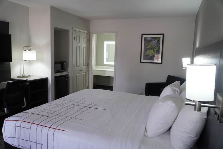 Room 44 of 102