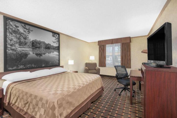 Super 8 Maumee / Toledo OH