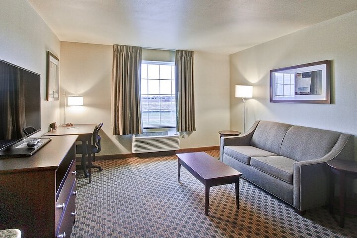 Cobblestone Hotel & Suites – Pulaski / Green Bay