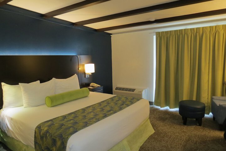 Oasis Hotel & Convention Center an Ascend Collection Hotel