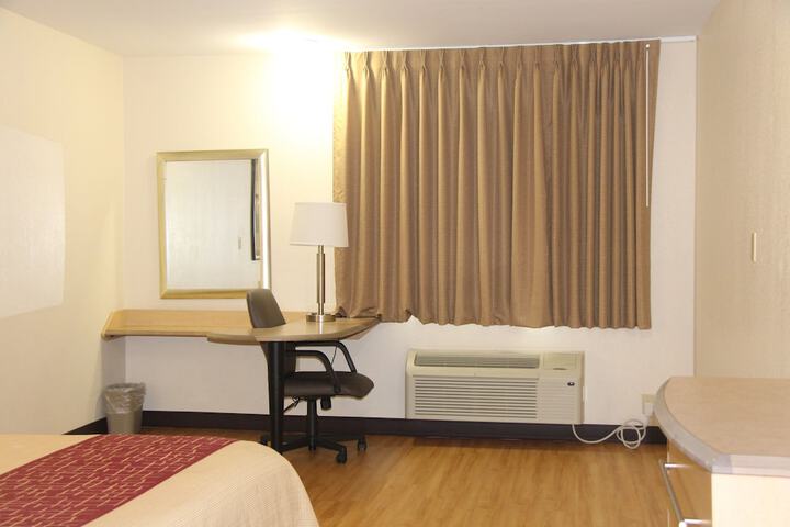 Room 25 of 28