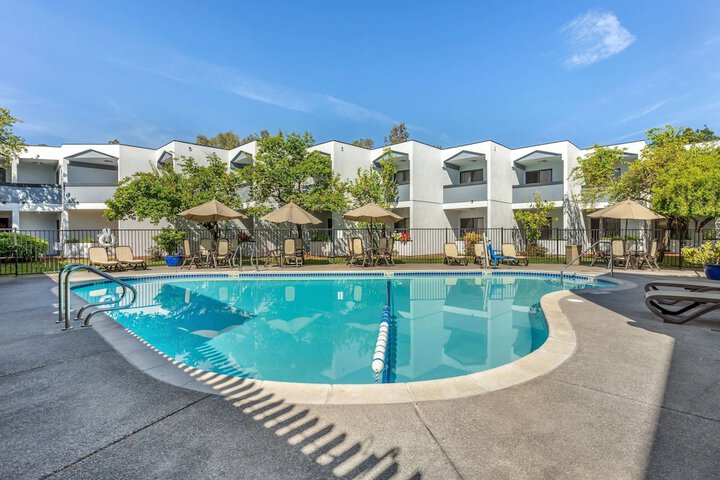 Pool 4 of 34