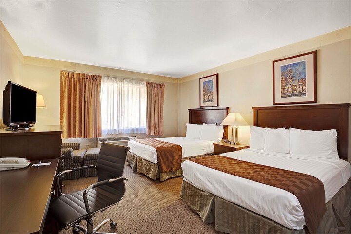 Room 10 of 14