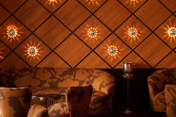 Lounge 61 of 64