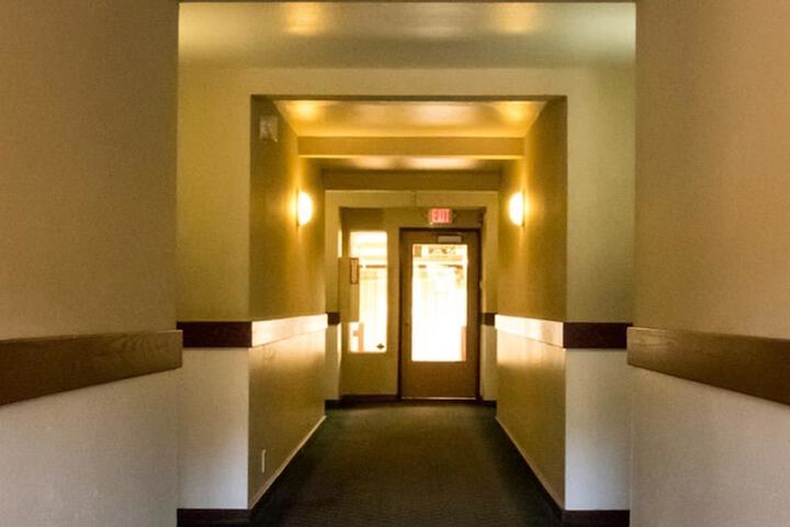 Ballroom/Hall 29 of 33