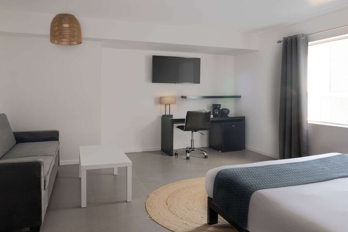 Room 33 of 106