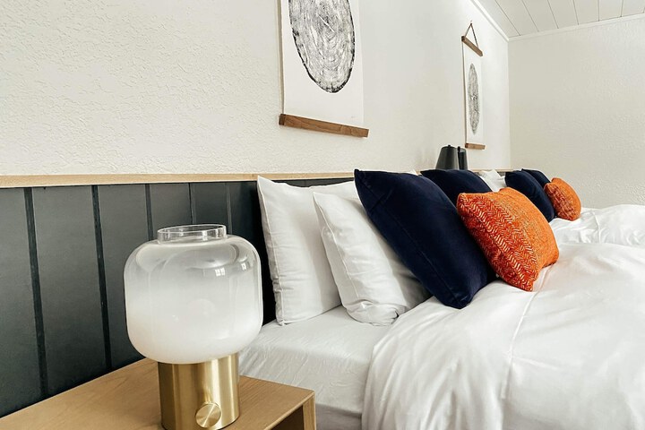 Room 195 of 229
